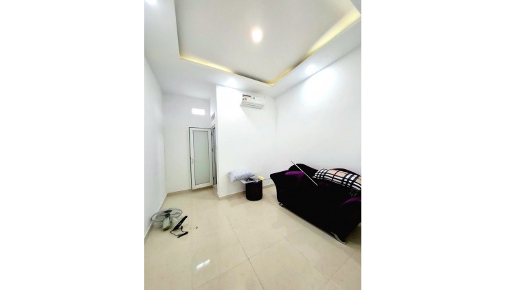 BÁN NHÀ TRUNG TÂM GV - 

HẺM TRƯỚC NHÀ 5M Ô TÔ ĐỖ CỬA- 3TẦNG ĐÚC MỚI ĐẸP Ở NGAY - NHỈNH 5 TỶ