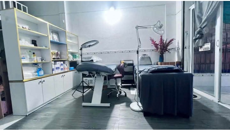 Do mua được nhà. Sang gấp nhà thuốc ngã tư bốn xã, mặt tiền đẹp