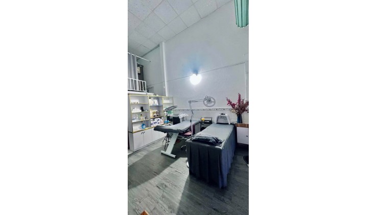 Do mua được nhà. Sang gấp nhà thuốc ngã tư bốn xã, mặt tiền đẹp