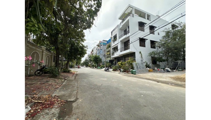 BIỆT THỰ KHU VIP NAM LONG, QUẬN 7. 170m2 - 5 TẦNG - NGANG 8M - CHỈ 22.3 TỶ
