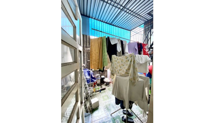NHÀ 3 TẦNG MỚI TINH - MẶT TIỀN ĐƯỜNG NHỰA - 2 XE HƠI NÉ NHAU- VỪA Ở VỪA KINH DOANH- HƠN 4Đ