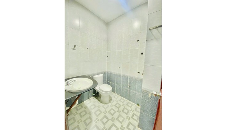 Bán nhà Nhất Chi Mai, P13, Tân Bình, 4m x 11m, 3 tầng, khu dân trí cao, chỉ 6.2 tỷ