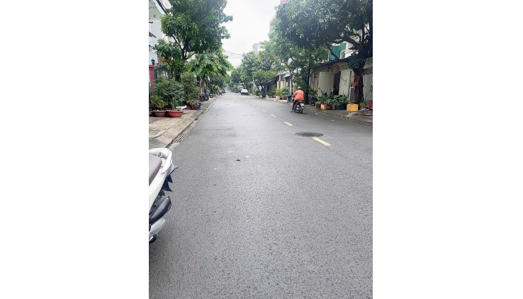 Bán nhà mặt tiền khu họ Lê, Tân Phú, 4m x 20m, đường 12m, chỉ 8.5 tỷ