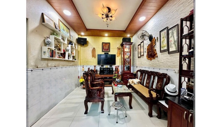 NHÌN 2 TỶ CÓ NGAY NHÀ 2 TẦNG 
Cần bán nhanh căn nhà dt cực hiếm - giá cực mề