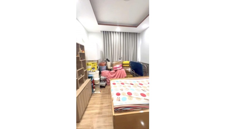 Bán nhà đẹp ở ngay Trịnh Đình Trọng, Tân Phú, ngang 6.6m, 5 tầng, chỉ 7 tỷ