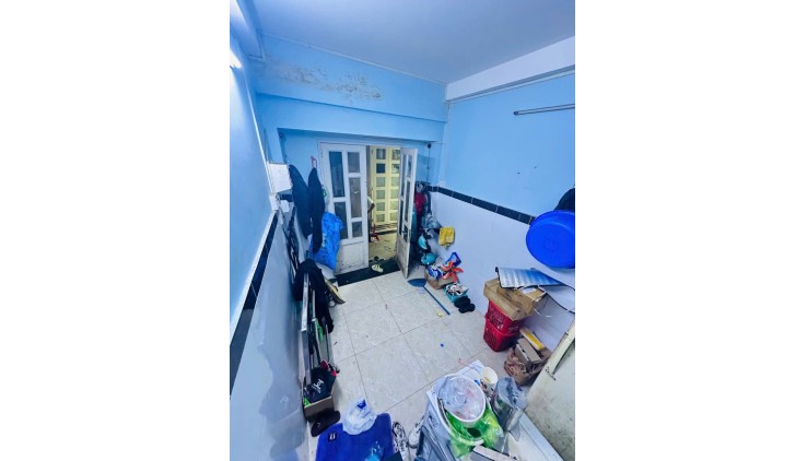 Nhỉnh 1 tỷ nhà ở ngay , 3 tầng, 2 phòng ngủ, 2 wc, khu sân bay giáp Tân Bình