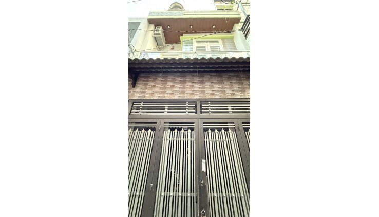 Giáp Tân Bình - ngay Nguyễn Duy Cung - Phan Huy Ích - Dt 35m2- 2 tầng ở ngay - hẻm thông - chỉ 3.9 tỷ
