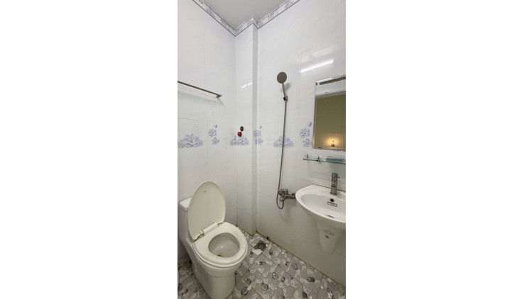 Giáp Tân Bình - ngay Nguyễn Duy Cung - Phan Huy Ích - Dt 35m2- 2 tầng ở ngay - hẻm thông - chỉ 3.9 tỷ