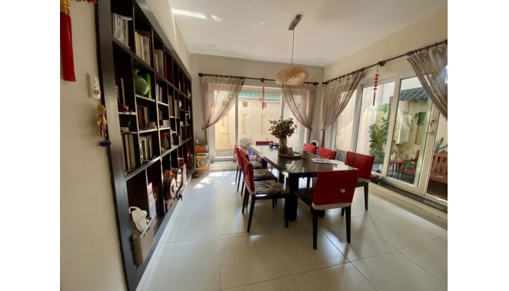Biệt thự đường số Tên Lửa Bình Tân ngang 10m 3 tầng đẹp chỉ 25 tỷ.