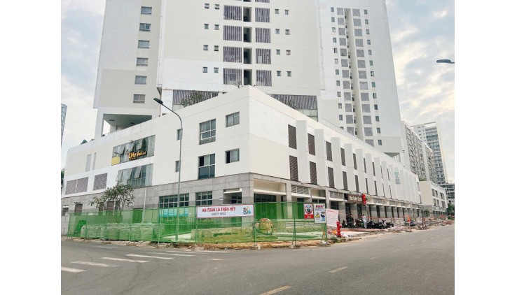 BÁN SHOPHOUSE SCENIC VALLEY PHÚ MỸ HƯNG CÓ SẴN HĐT 2 TỶ/NĂM