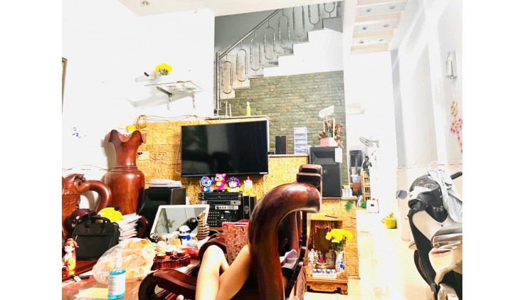 NHà MỚi, ở Ngay, Hẻm xe hơi, 4 PN, Gần Hoàng Diệu, Thủ Đức, DtsD 120m2, chỉ 5ty hơn