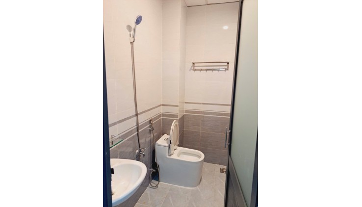 SIÊU PHẨM NGAY CHỢ PHẠM ĐĂNG GIẢN GIÁP LÊ TRỌNG TẤN - 46m2 - 2 TẦNG MỚI ĐẸP Ở NGAY - GIÁ CHỈ 3.x TỶ