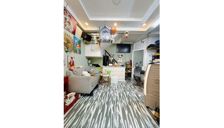 SÁT MẶT TIỀN ĐƯỜNG TÔN ĐẢN GIAO 
VĨNH KHÁNH  PHỐ ẨM THỰC Q4
NGANG 4 M  X DT SD 64 M2  HƠN 2 TỶ - ĐÚC 3 TẤM