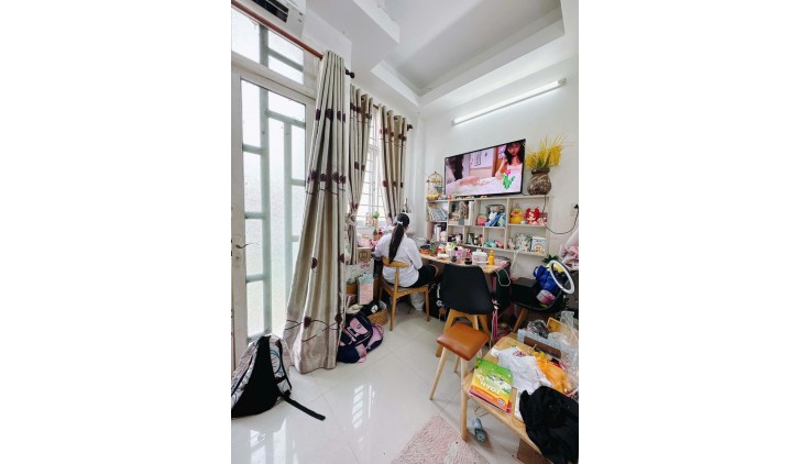 SÁT MẶT TIỀN ĐƯỜNG TÔN ĐẢN GIAO 
VĨNH KHÁNH  PHỐ ẨM THỰC Q4
NGANG 4 M  X DT SD 64 M2  HƠN 2 TỶ - ĐÚC 3 TẤM