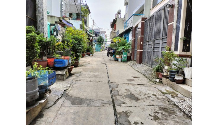 Gấp Bán nhà ngay chợ vải Phú Thọ Hoà Tân Phú 40m2 ,2 tầng Nhỉnh 3 tỷ
