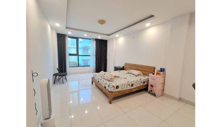 Biệt thự Q7 
Ngang 4.1 x 18 
6 tấm 

CHỈ 17,8 TỶ