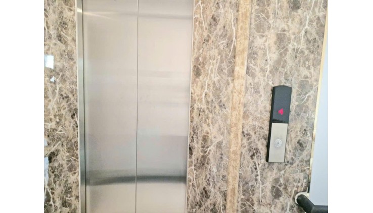 Biệt thự Q7 
Ngang 4.1 x 18 
6 tấm 

CHỈ 17,8 TỶ