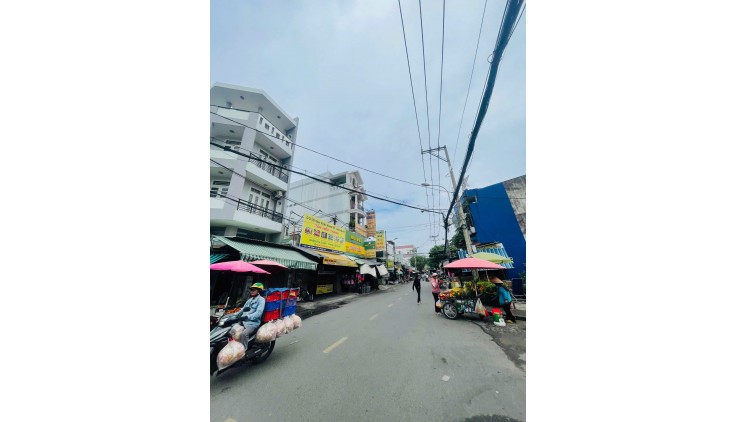 Mặt Tiền Kinh Doanh Đắc Địa - Chợ Hiệp Thành, 3 Phòng Ngủ, Nội Thất Cao Cấp, Giá Chỉ 5 Tỷ 2