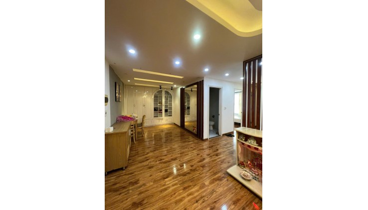 Cho thuê CĂN HỘ 2PN DECOR như hình, tại 2A Nguyễn Sỹ Sách , P15, Tân Bình.