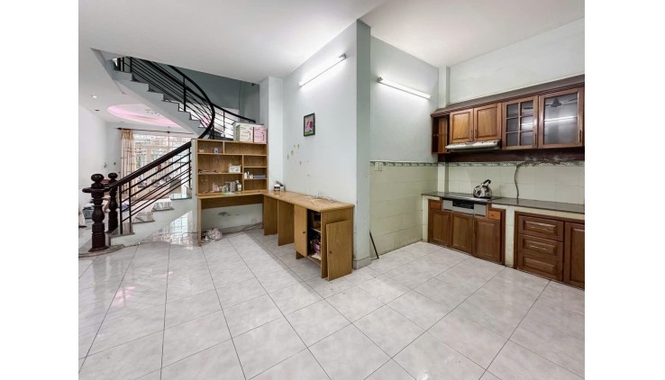 HẠ CHÀO 1.5 TỶ , BÁN NHÀ SÁT MT  CÁCH MẠNG THÁNG 8 - Q.10 68M2 NỞ HẬU  - 6,9 TỶ .