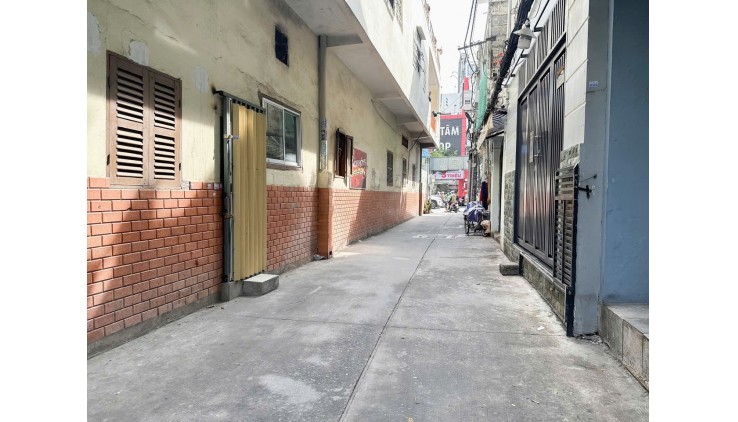 HẠ CHÀO 1.5 TỶ , BÁN NHÀ SÁT MT  CÁCH MẠNG THÁNG 8 - Q.10 68M2 NỞ HẬU  - 6,9 TỶ .