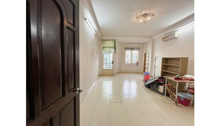 HẠ CHÀO 1.5 TỶ , BÁN NHÀ SÁT MT  CÁCH MẠNG THÁNG 8 - Q.10 68M2 NỞ HẬU  - 6,9 TỶ .