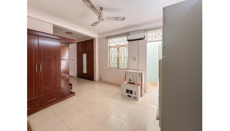 HẠ CHÀO 1.5 TỶ , BÁN NHÀ SÁT MT  CÁCH MẠNG THÁNG 8 - Q.10 68M2 NỞ HẬU  - 6,9 TỶ .