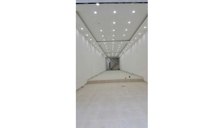 Ngộp giám sốc 10 tỷ Gấp Bán trước tết Dương Lịch mặt tiền Kinh Doanh Cộng Hòa Tân Bình 180m2
