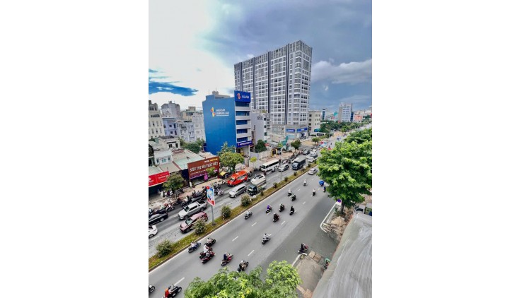 Ngộp giám sốc 10 tỷ Gấp Bán trước tết Dương Lịch mặt tiền Kinh Doanh Cộng Hòa Tân Bình 180m2