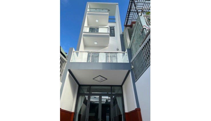 CHÍNH CHỦ Cần Bán Gấp Căn Nhà Mặt Tiền Đường Nhựa Tại Huyện Hóc Môn, TP HCM