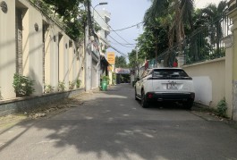 NHÀ MỘT ĐỜI CHỦ CHƯA QUA ĐẦU TƯ- XE HƠI NGỦ NHÀ- HẺM XE TẢI TRÁNH THẲNG TẮP CÁCH MẶT TIỀN BÌNH QUỚI CHỈ 30M– NGAY CẦU KINH BÌNH THẠNH – SÁT BÊN CHUNG