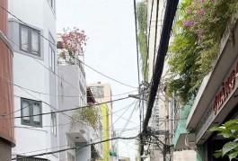 Nhà mới ở ngay đón tết, ngay trung tâm Phú Nhuận. Gần mặt tiền, bệnh viện, trường học, giáp Q1, Q3, Bình Thạnh, Gò Vấp. 3 PN, 2WC, tiện vừa ở vừa