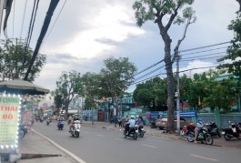 Nhà Đẹp xe hơi đổ cửa,, 49 Phạm Hữu Lầu, Thị Trấn Nhà Bè, 72m2, Giá 4,75tỷ