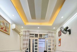 NHÀ MỚI SÁT MẶT TIỀN ĐƯỜNG KHÁNH HỘI Q4
NGANG 3.4 X 12.5  ĐÚC 4 TẤM CHỈ 5 TỶ