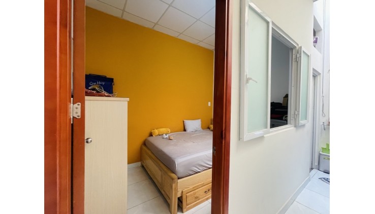 Bán nhà DT (4.1x8)m, Sát mặt tiền, Đường Phan Thị Hành, Q. Tân Phú