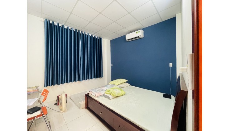 Bán nhà DT (4.1x8)m, Sát mặt tiền, Đường Phan Thị Hành, Q. Tân Phú