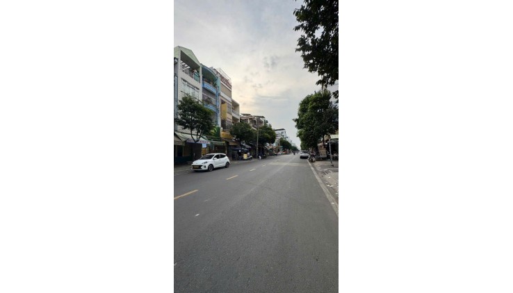 **10.45 TỶ, LÔ GÓC 2 MẶT TIỀN LÒ SIÊU Q11, 54M2, 6TẦNG, 4PN NHÀ MỚI ĐẸP KD NGAY.