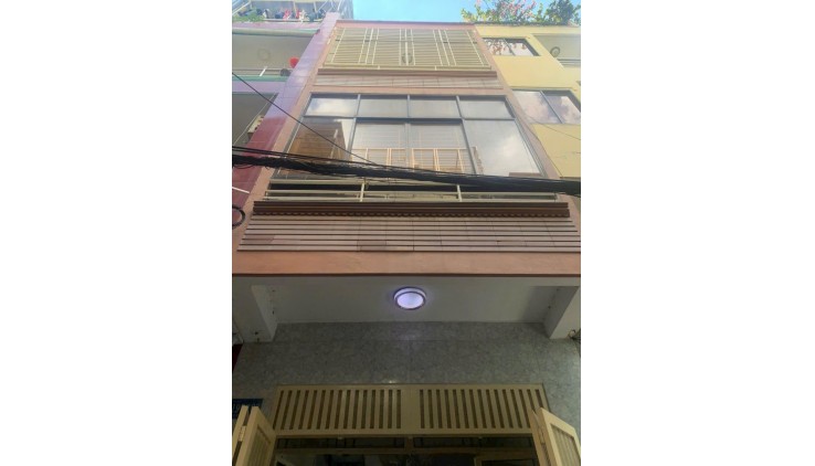 *Chỉ Nhỉnh 5Tỷ- Nhà Hẻm 4M-30M Ra Ngay Ngã 4 Cao Đạt và Trần Bình Trọng,3 Tầng 4PN