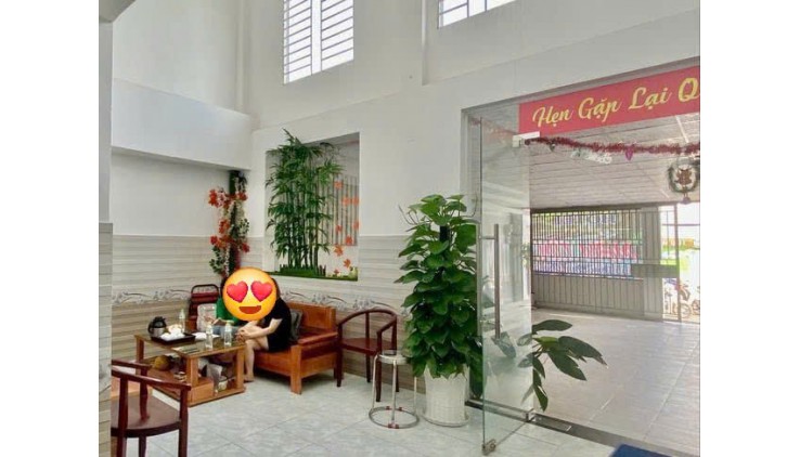 BÁN KHÁCH SẠN MẶT TIỀN HÀ HUY GIÁP 32 PHÒNG DOANH THU 120TR/THÁNG