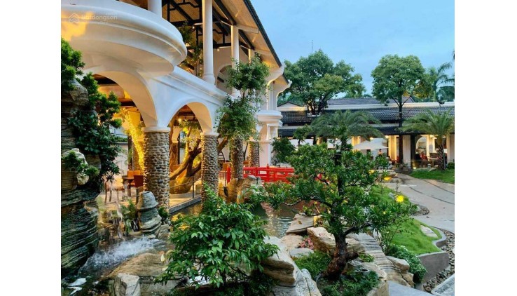 Tổ hợp nhà hàng quán ăn tiệc cưới mặt phố gần Emart Phan Văn Trị, giá 300 tỷ + xx tỷ
