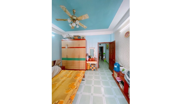 Nhà 4 tầng ở ngay, 4.7x14, Âu Dương Lân, chỉ 8 tỷ 8