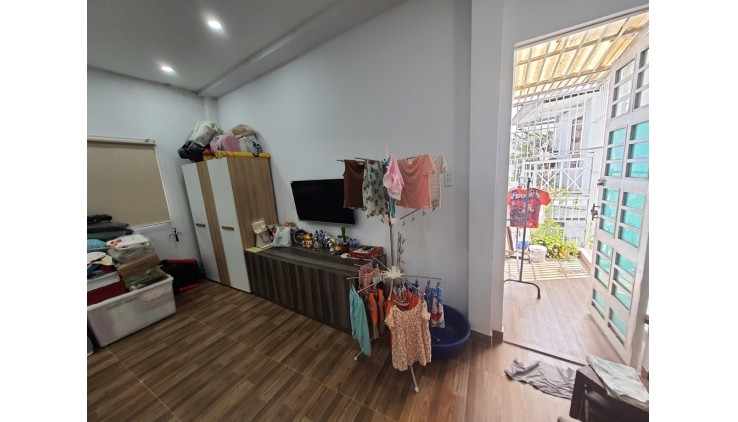 HẺM 4M XE HƠI THÔNG,[P4,Q8] CHỈ 6.8 TỶ - NHÀ ĐẸP Ở NGAY - CÁCH AEON CHỈ 3 PHUT XE MÁY, NGANG 4.3M.