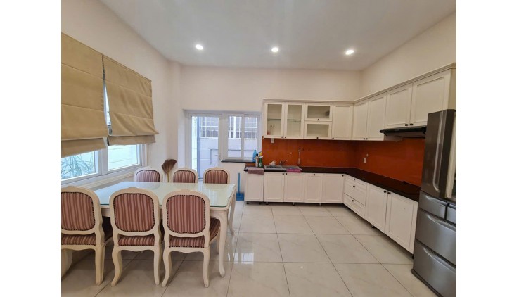 Bán biệt thự Mega Village, mặt tiền Võ Chí Công, ngang 7m, Sổ hồng, Full nội thất cao cấp