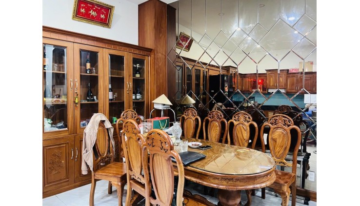+ HẺM XE TẢI ĐỔ CỬA-SÁT MT QUẬN 6 - 82M2 NGANG 6M - 4 TẦNG BTCT  4PN - NHÀ MỚI FULL NỘI THẤT XỊN -  10.3 TỶ TL.