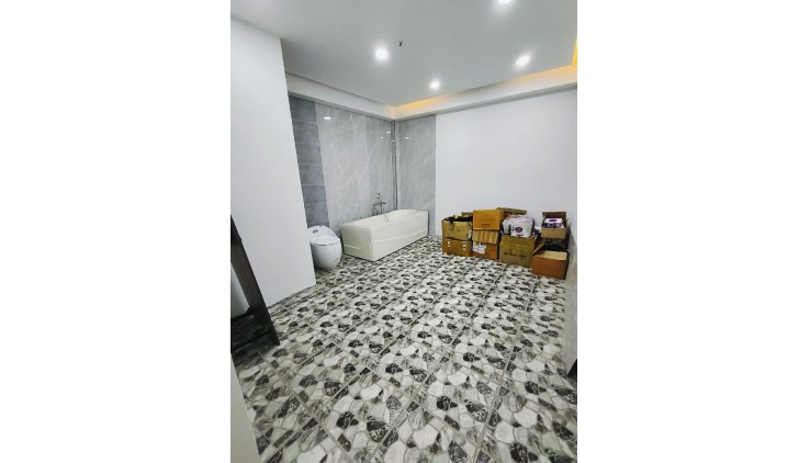 Nhà 5 tầng mới,4x15 , giá 8 tỷ 2, mặt tiền Liên Tỉnh 5