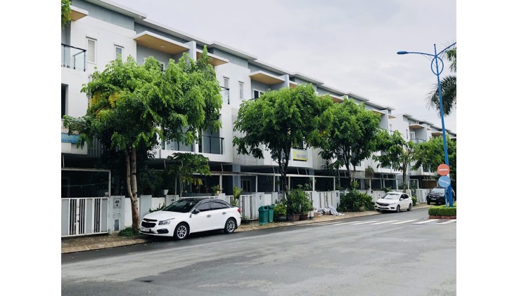 Bán căn góc Mega Village ngay trục đường chính, nhà hoàn thiện, sổ hồng, ngang 9.5m siêu đẹp