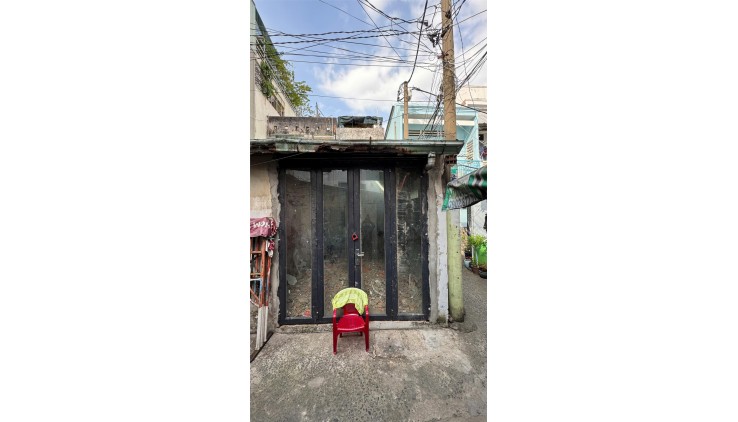 *+Bán Đất Tặng Nhà-Hẻm Ba Gác- Gần MT Bà Hom Quận 6-CN 27.2m2
NH 3.26m, 2.5Tỷ TL