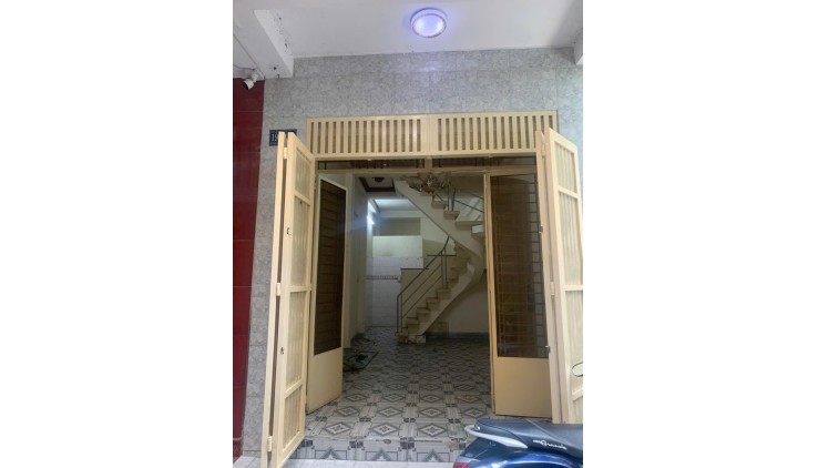 *Chỉ Nhỉnh 5Tỷ- Nhà Hẻm 4M-30M Ra Ngay Ngã 4 Cao Đạt và Trần Bình Trọng,3 Tầng 4PN