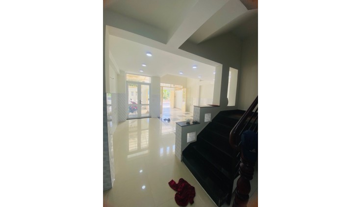 Mặt tiền Lê Bôi 6x18 đúc 5 tầng sổ riêng chỉ 8 tỷ 7