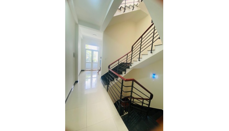 Mặt tiền Lê Bôi 6x18 đúc 5 tầng sổ riêng chỉ 8 tỷ 7